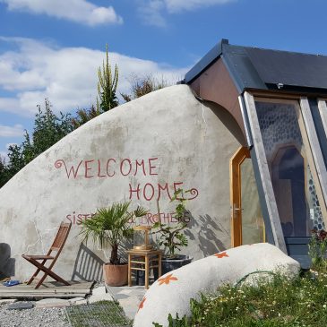 Mit Fred zum ersten offiziell genehmigten Earthship Deutschlands